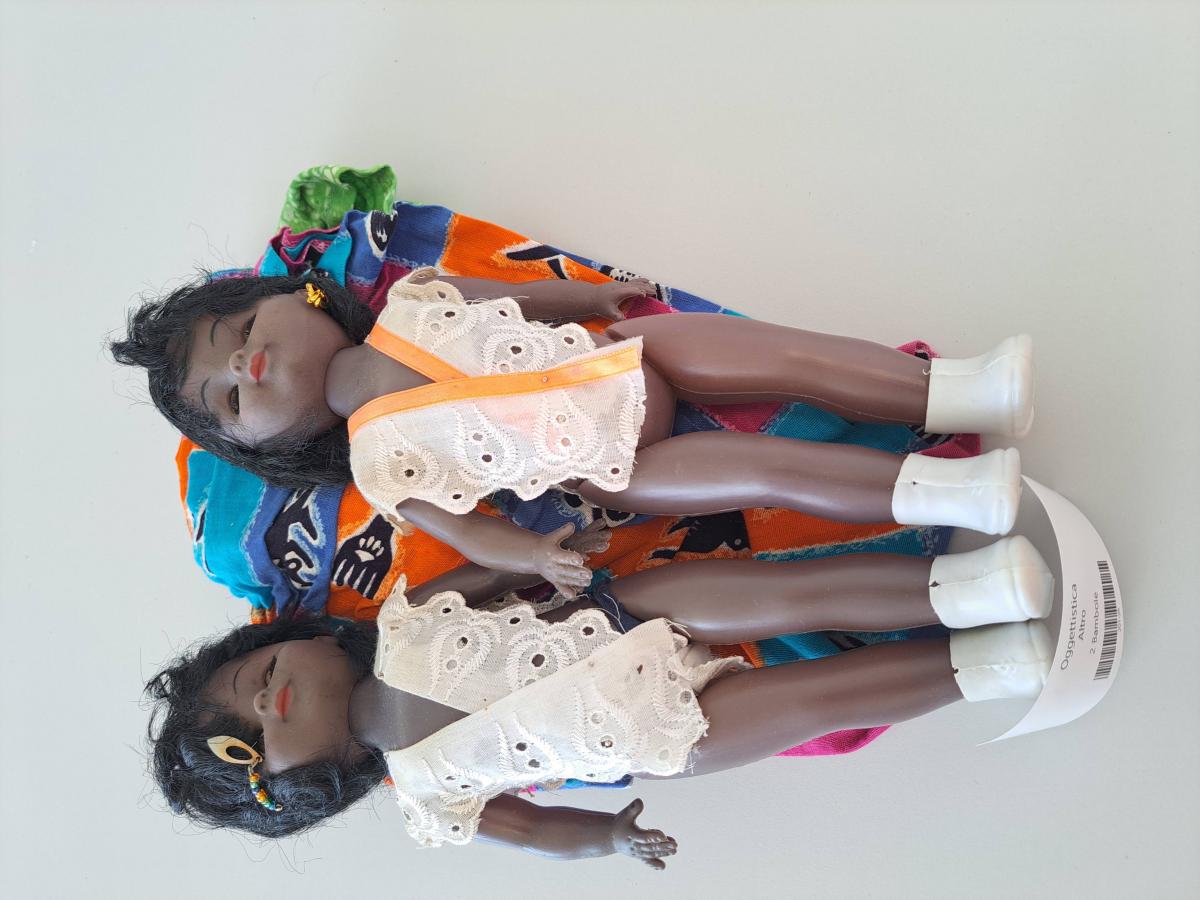 2 bambole (201-25)