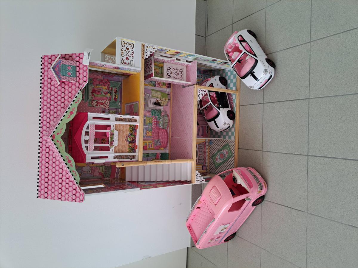 Casetta + macchina Barbie (219-25)